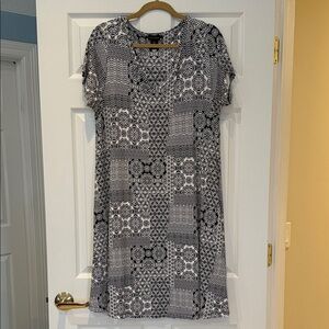 Mercer & Madison Black and White Geometric Midi Dress